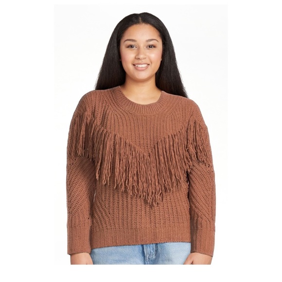 No Boundaries Juniors Fringe Sweater. 🤍 - Picture 2 of 7